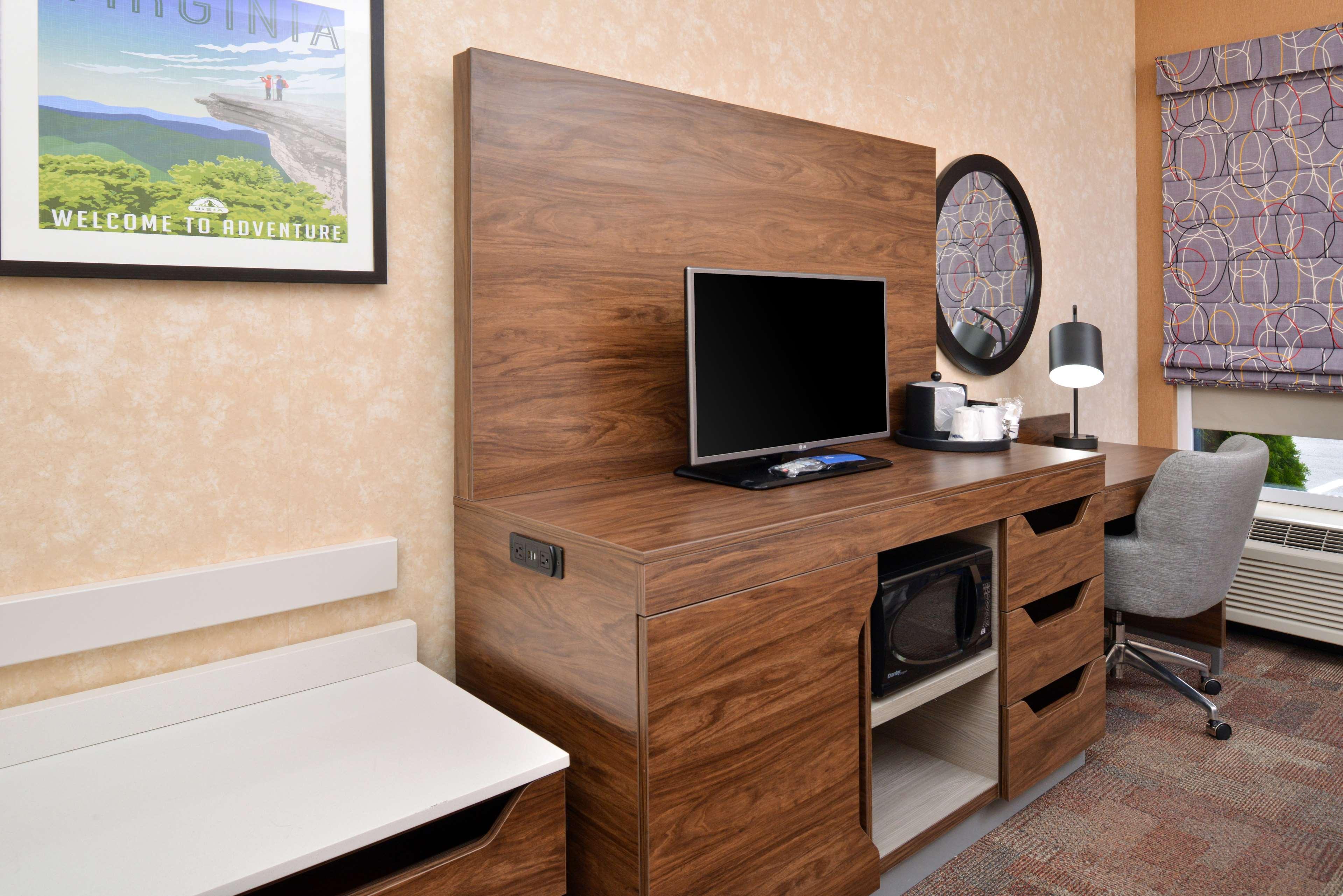 Hampton Inn Wytheville Buitenkant foto