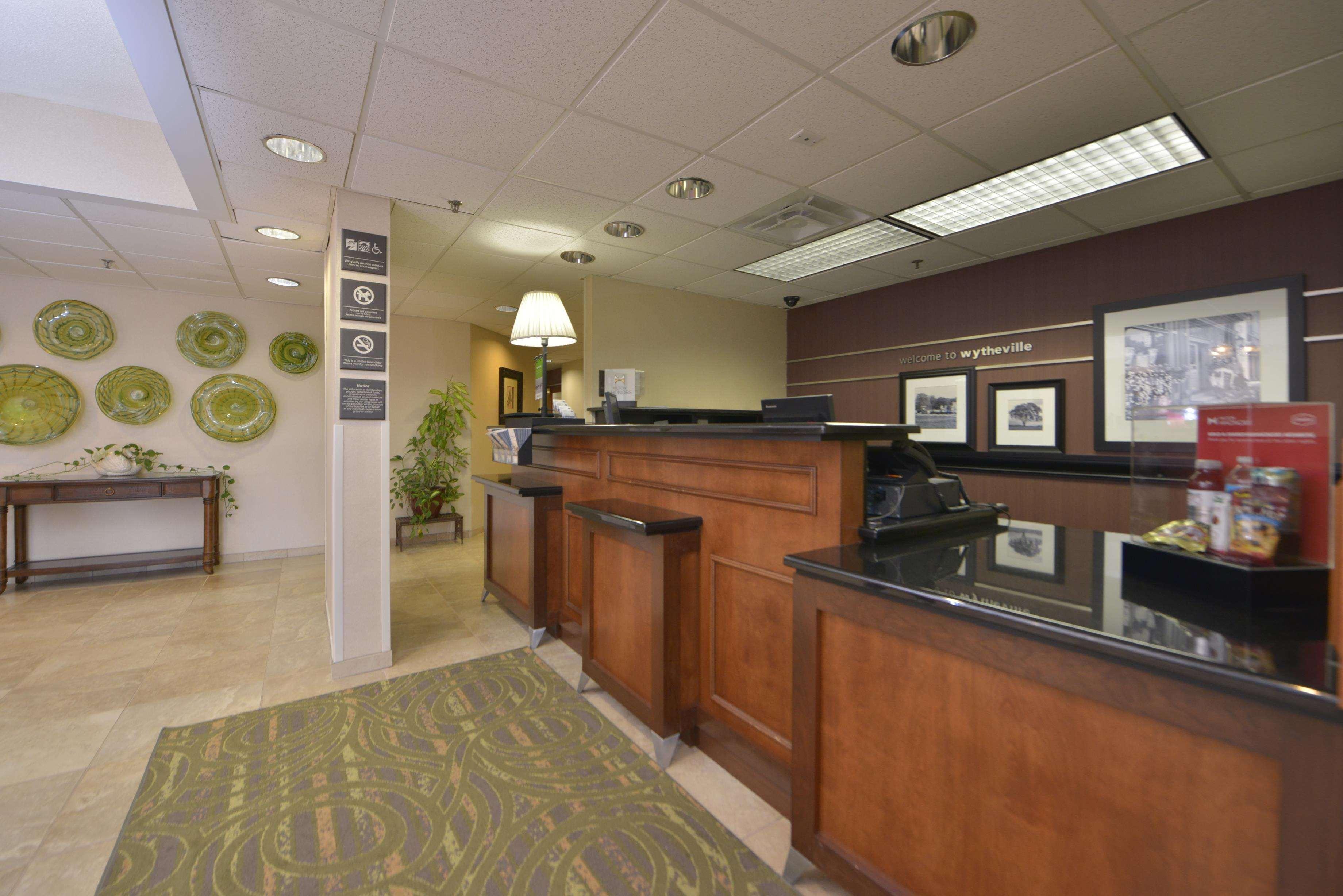 Hampton Inn Wytheville Buitenkant foto