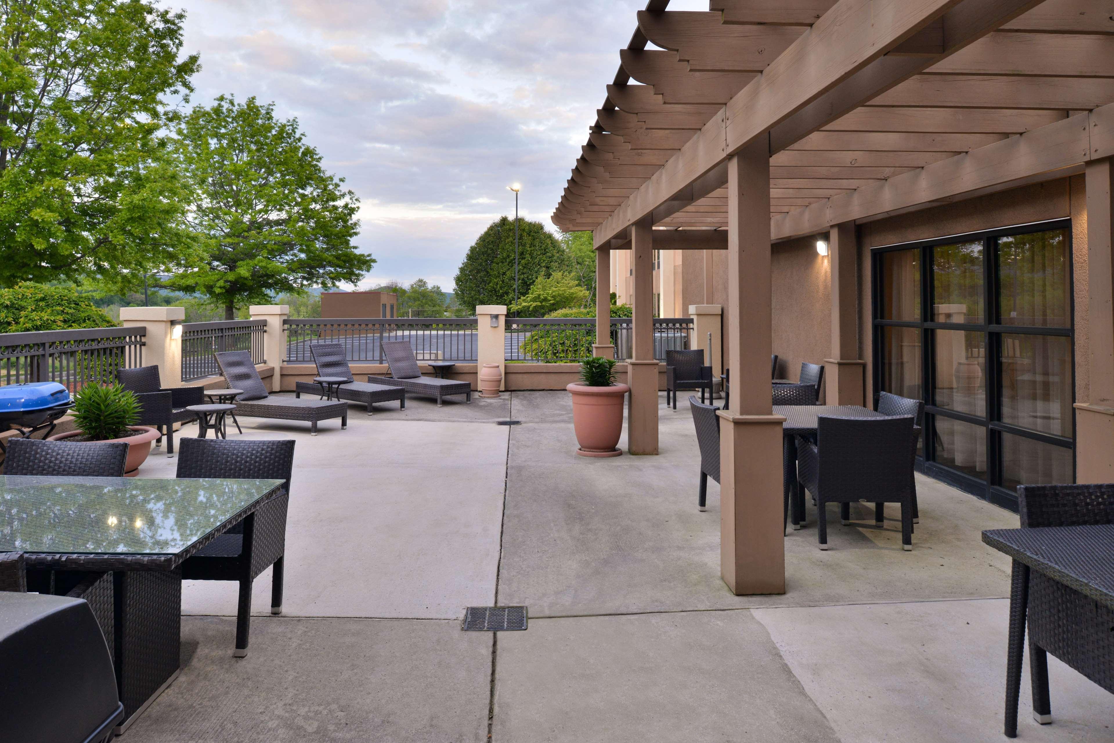 Hampton Inn Wytheville Buitenkant foto