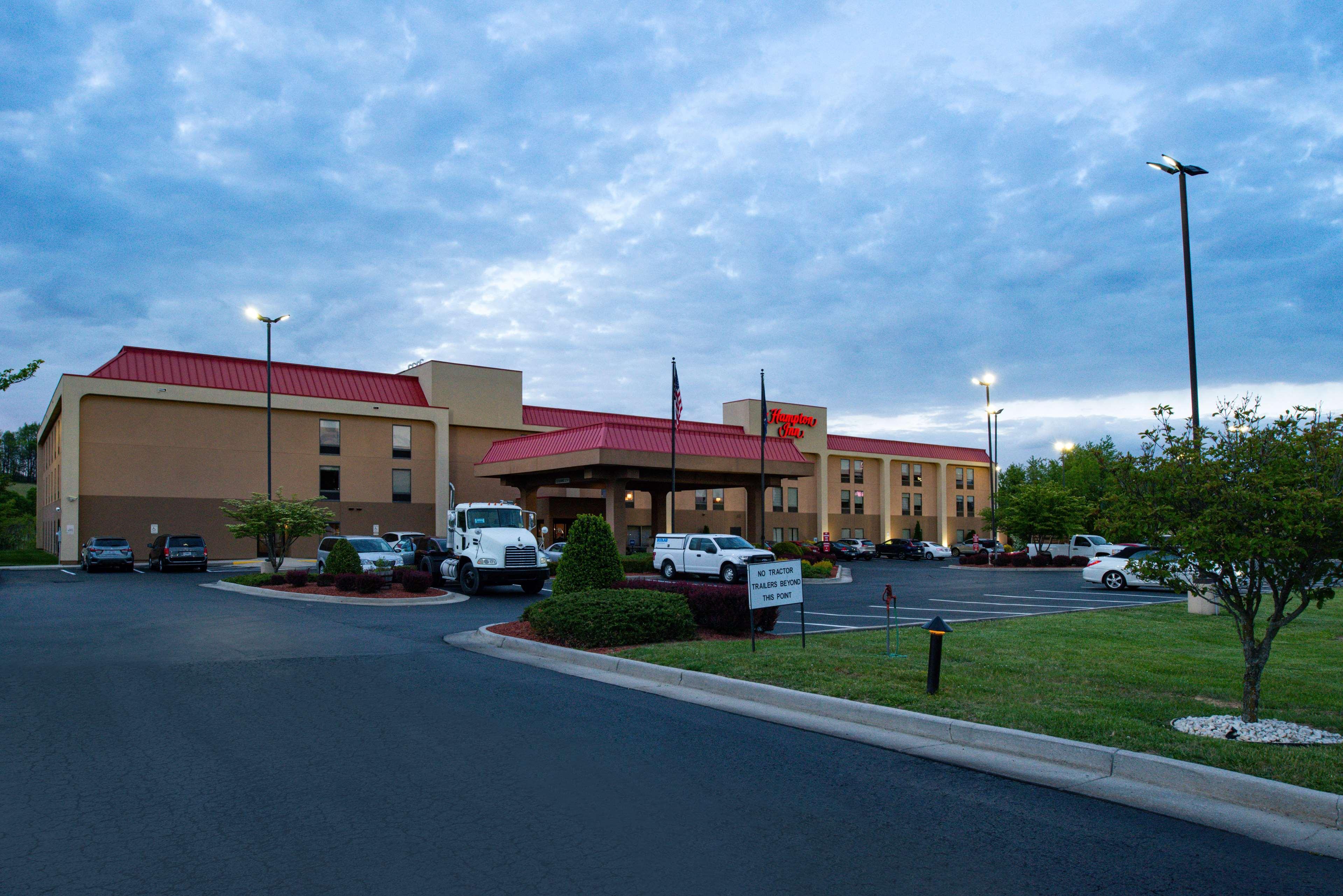 Hampton Inn Wytheville Buitenkant foto