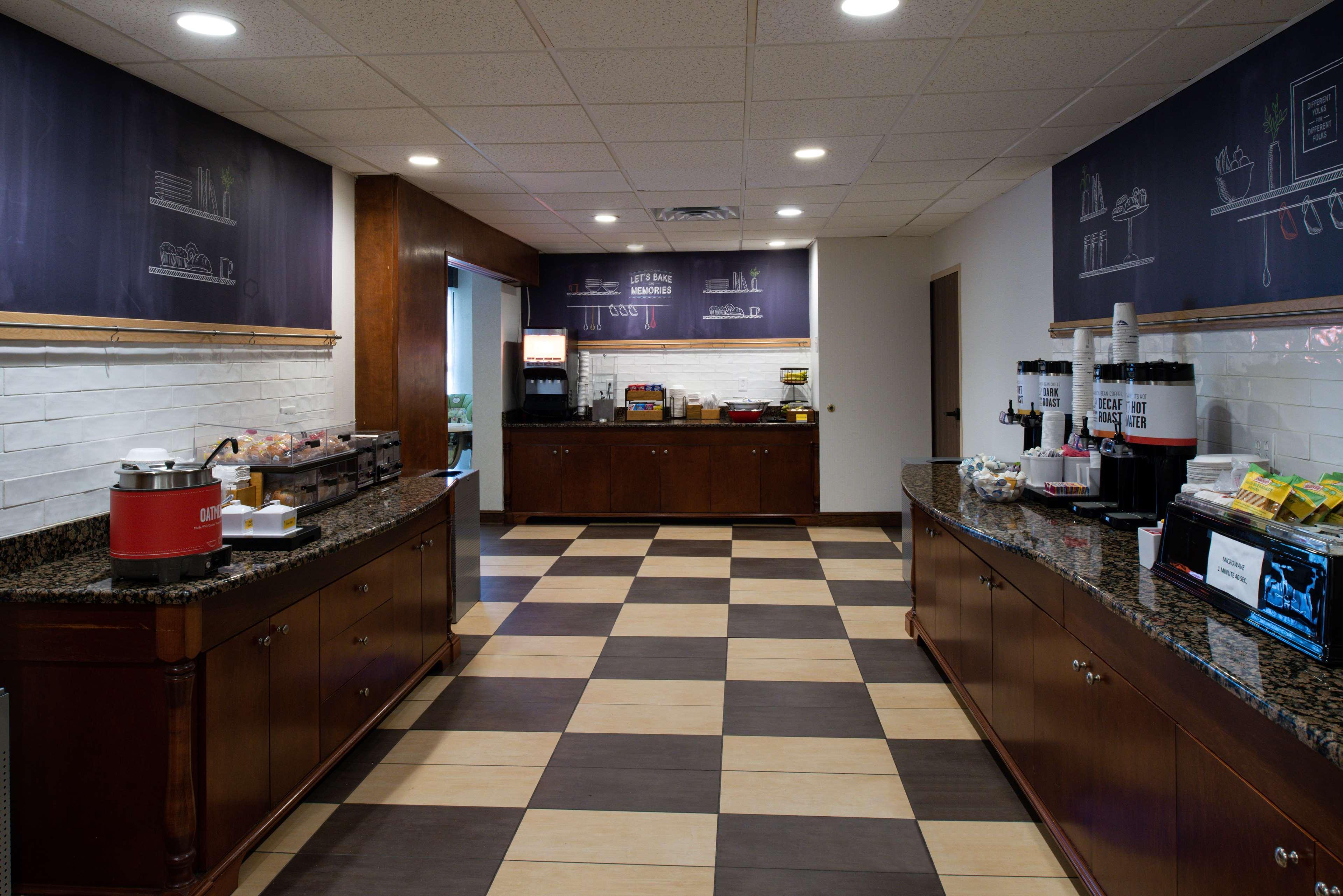 Hampton Inn Wytheville Buitenkant foto