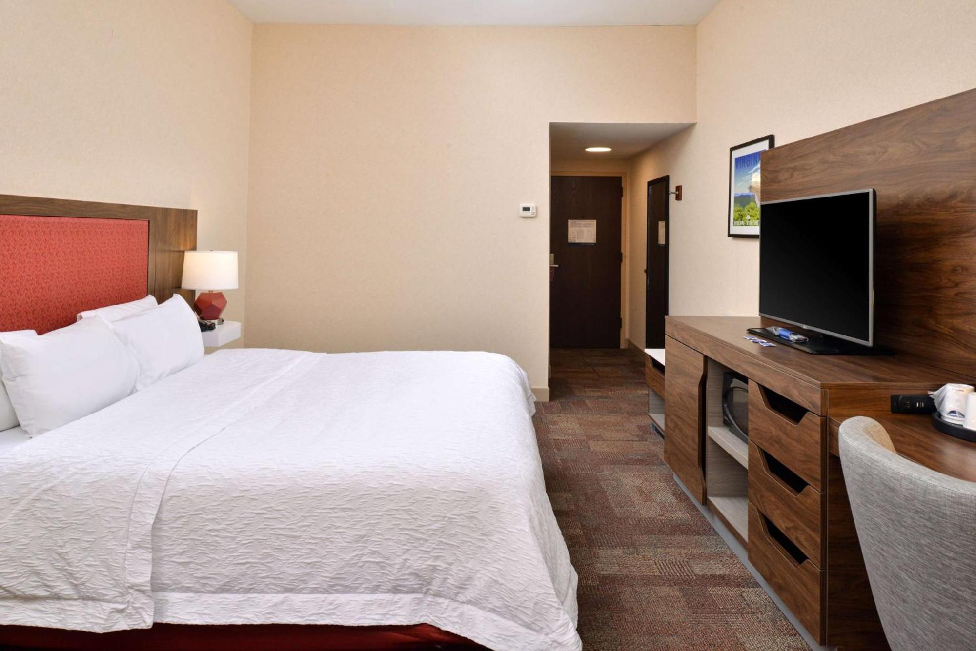 Hampton Inn Wytheville Buitenkant foto
